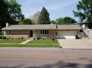 5401 Sunnybrook Dr, Sioux City, IA 51106