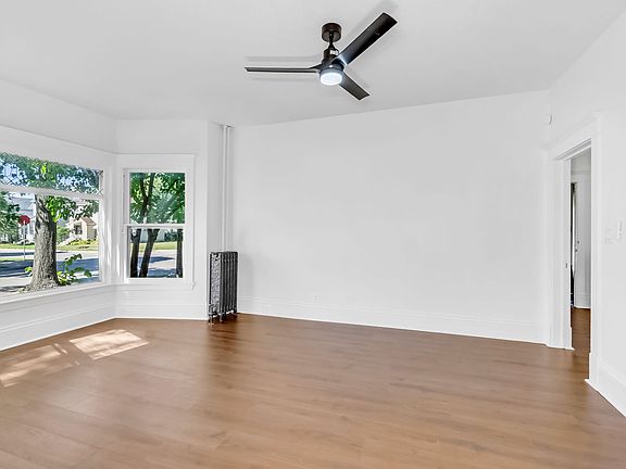 5th image of 1000 24th Ave NE #1