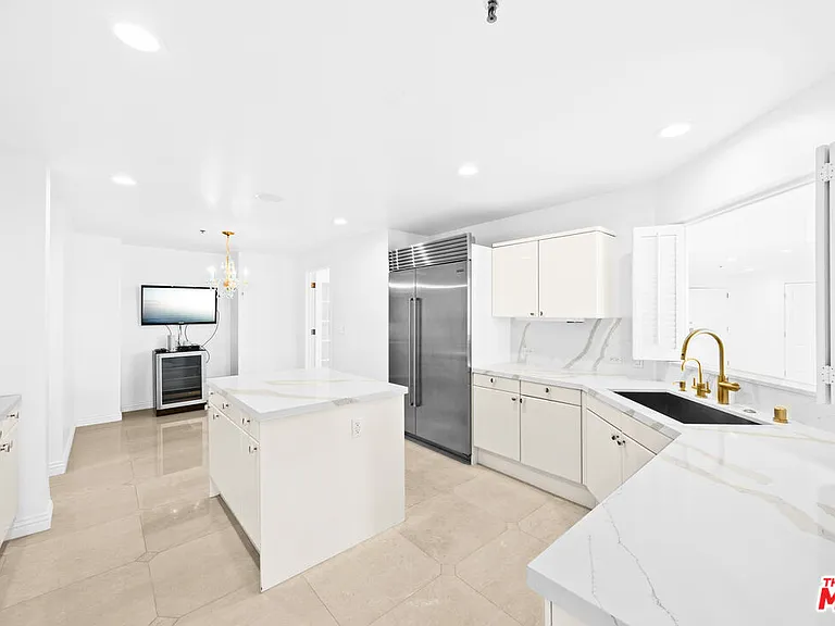 10724 Wilshire Blvd #Penthouse 1505 — Photo 22