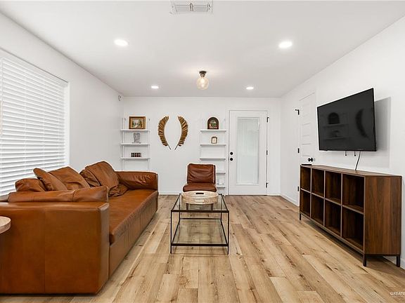 2nd image of 1018 Ebony Ave