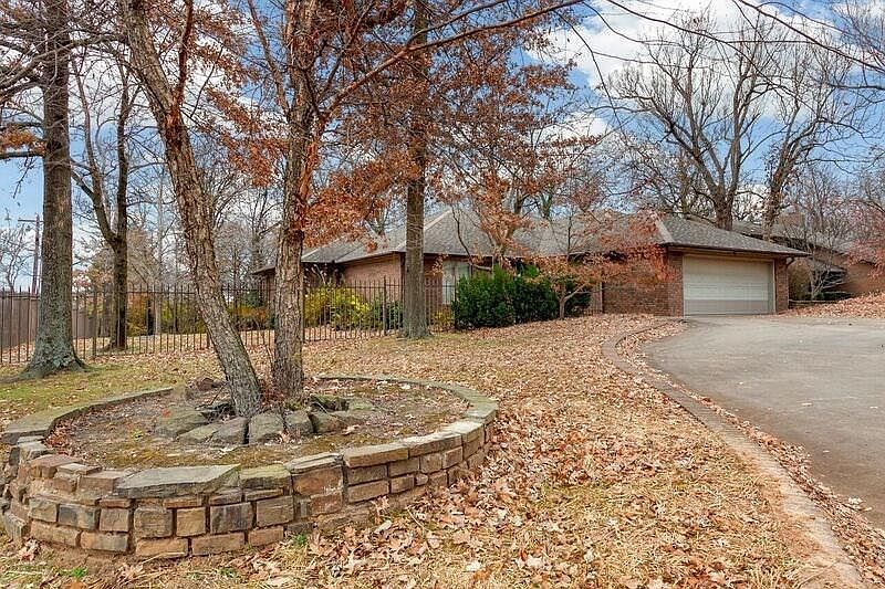 1st image of 2401 N Sherwood Ln