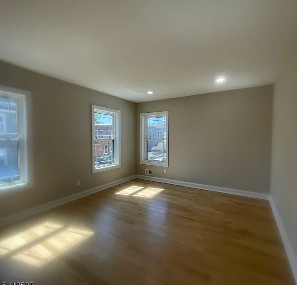 1297 Avy St — Photo 14