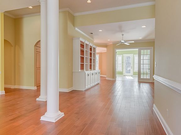 4th image of 251 Golden Oak Dr