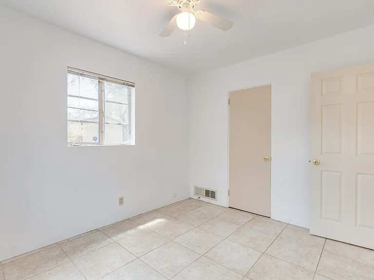 1120 E Waverly St — Photo 26