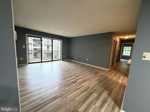8 Joyner Ct, Lawrence Township, NJ 08648