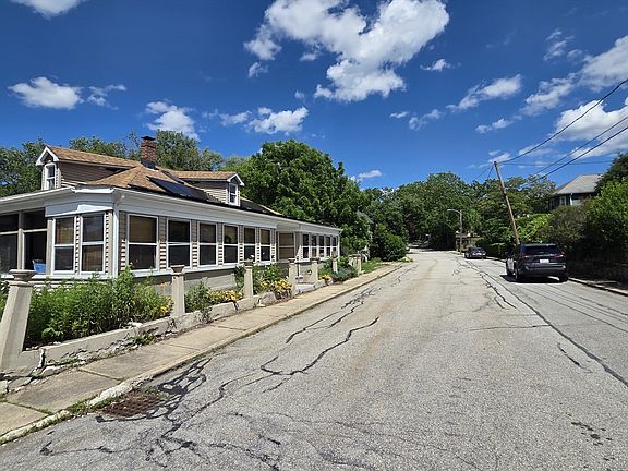 5th image of 411 High St