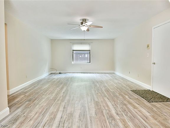 3rd image of 3895 Indian Run Dr Unit 3