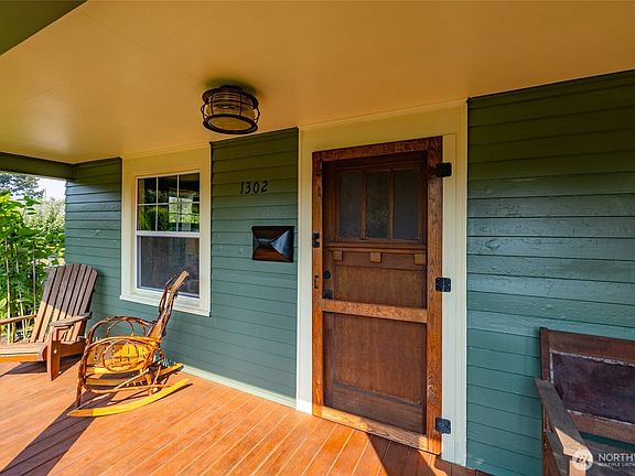 4th image of 1302 Virginia Street