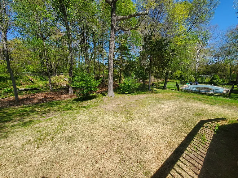 302 Westwood Rd — Photo 22