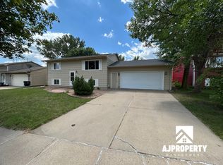 6117 W Bakker Park Dr, Sioux Falls, SD 57106