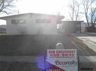 511 Eastborough Ln, Lincoln, NE 68505
