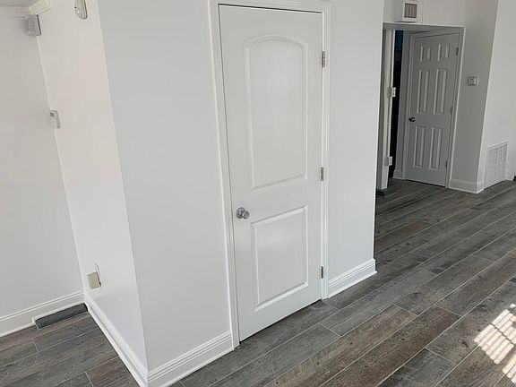 5th image of 2561 Gladiolus St