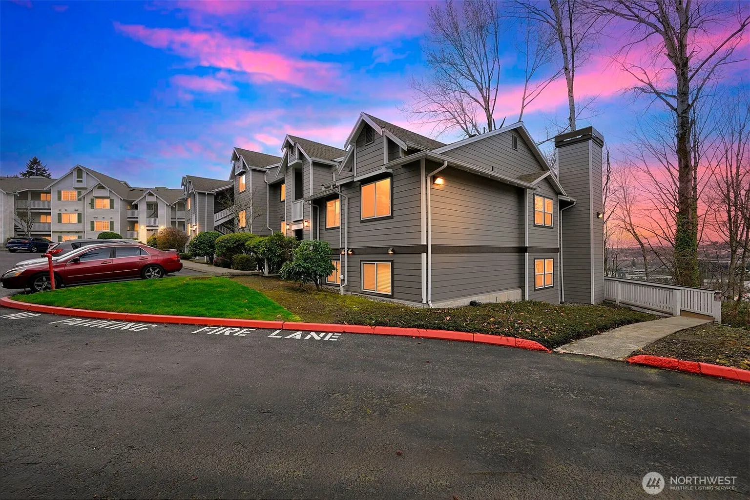 901 Sunset Boulevard NE #D215 photo 1