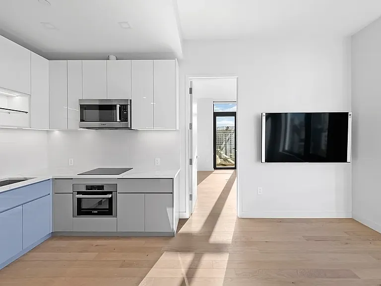 27-19 Thomson Ave #9C — Photo 1