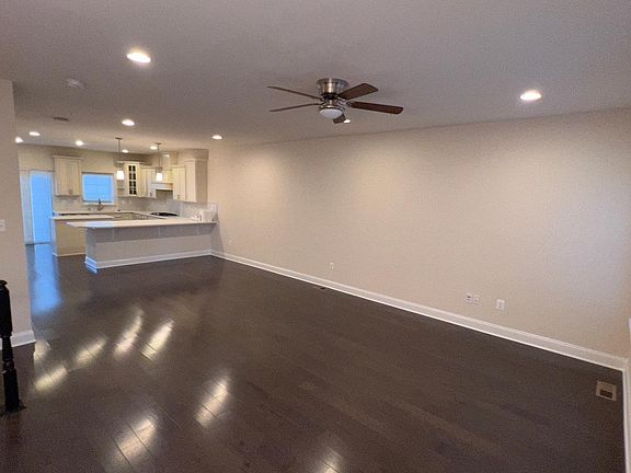 3rd image of 2507 Hyacinth Ln