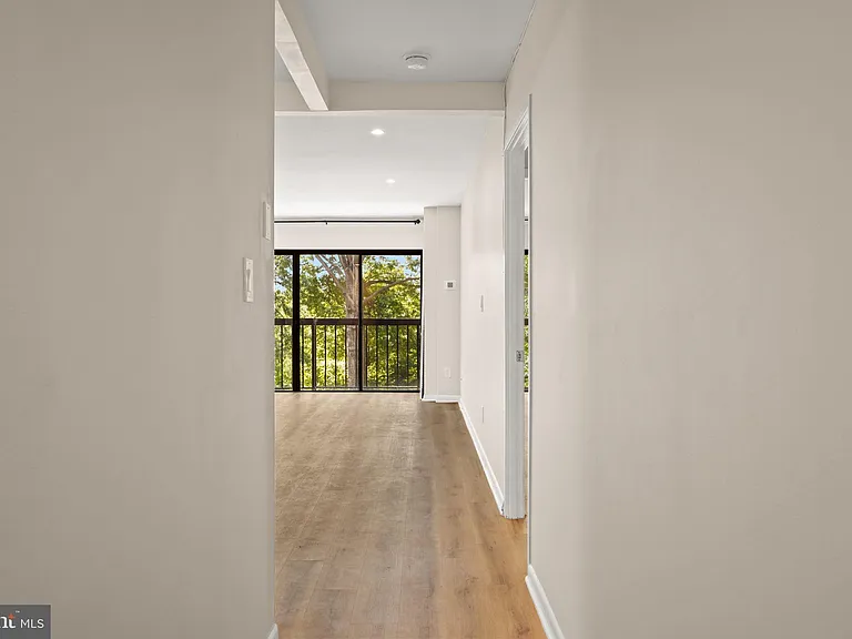 1001 26th St NW #303 — Photo 10