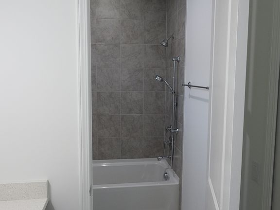 5th image of 1567 Parrot Ave