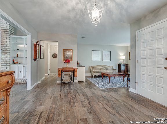 3rd image of 522 Crestway Dr