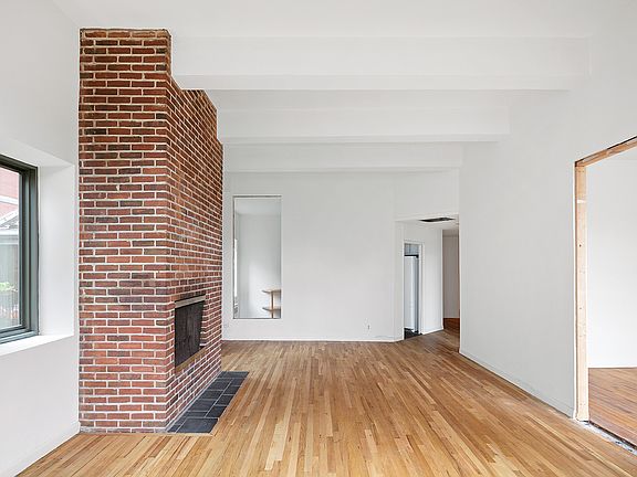 4th image of 256 W 10th St APT 3C