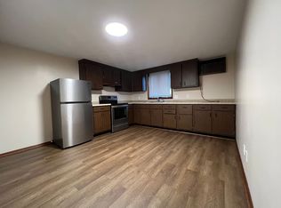 411 S 4th St, Watseka, IL 60970