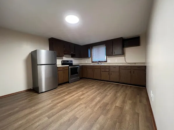 411 S 4th St, Watseka, IL 60970