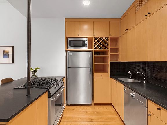 2nd image of 720 Greenwich St APT 3U