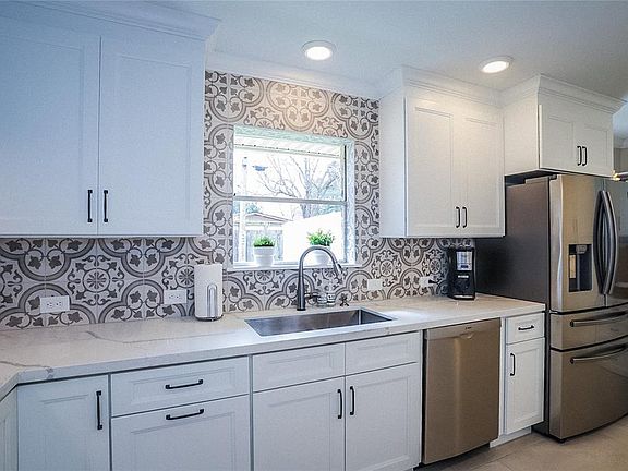4th image of 9543 Weatherwood Dr