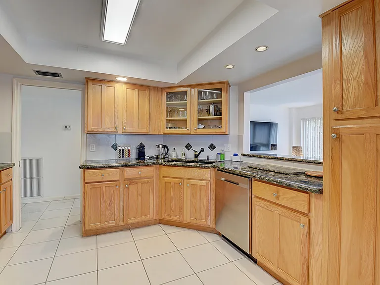 2066 N Ocean Blvd #2NW — Photo 7
