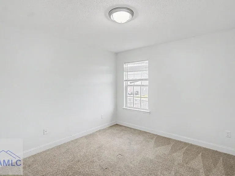 390 Fairview Cir — Photo 22