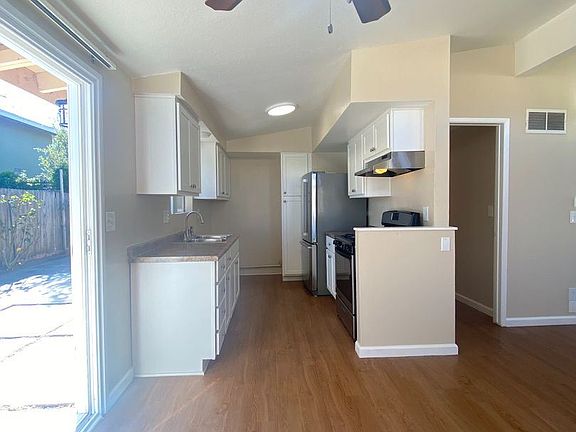 4th image of 293 Ogle St #A