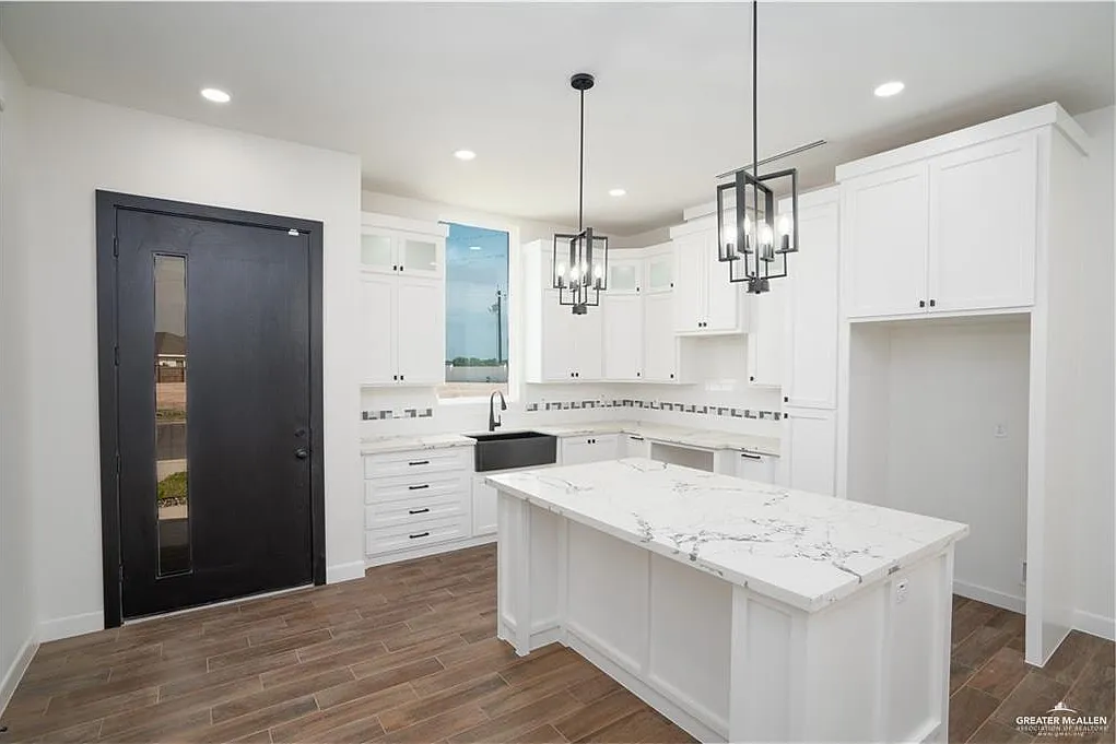 3 bed, 2.5 bath, 1500 sqft, $2,000 — Photo 2