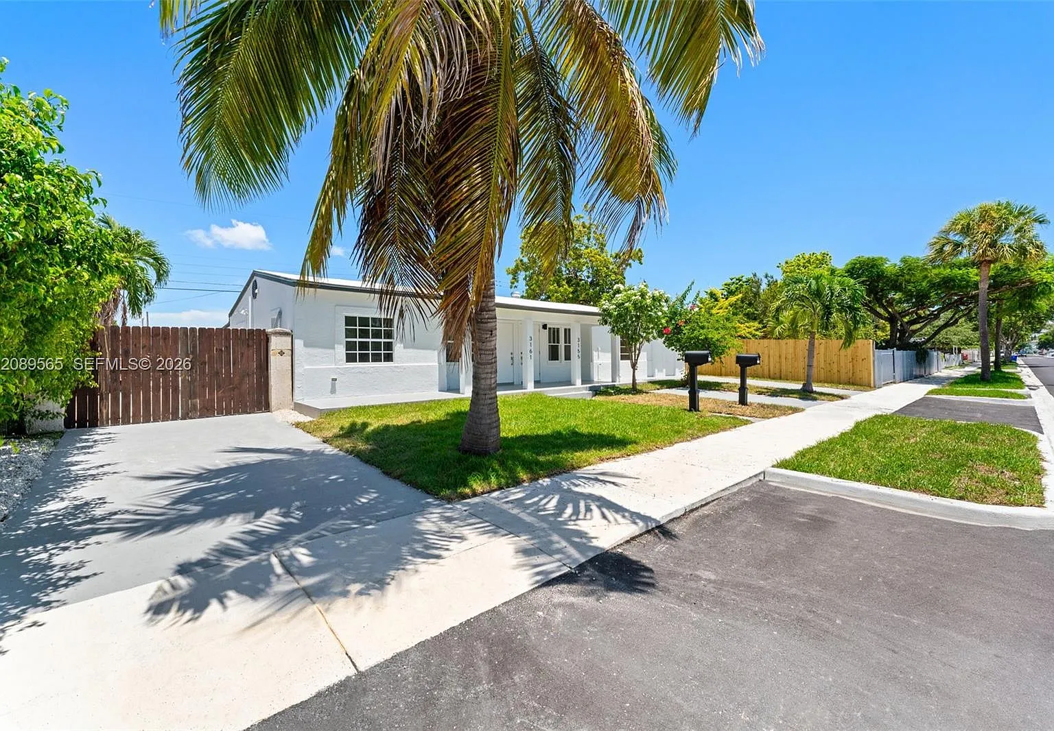 Com Silver Bluff — Photo 1