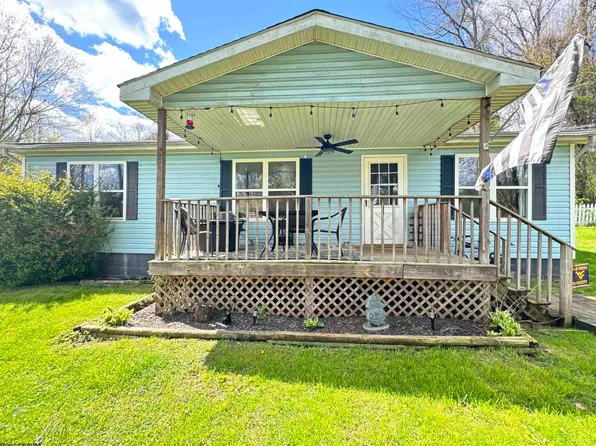 105 Railroad St, West Union, WV 26456