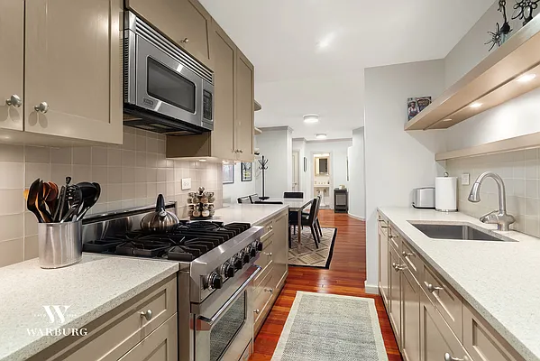 Sold by Warburg | media 6
