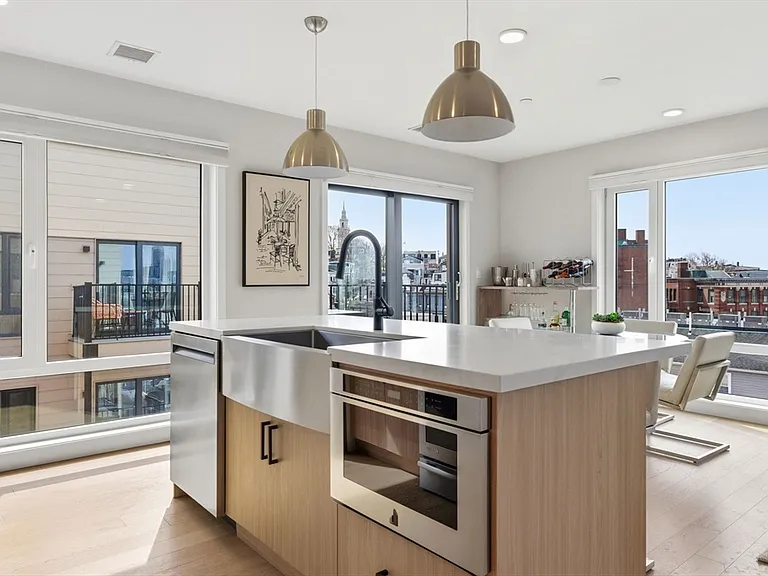 457 W Broadway #506 — Photo 3