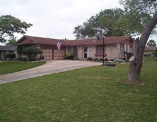 1st image of 201 LOST FOREST DR