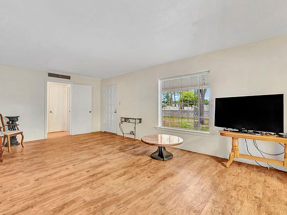 2nd image of 603 N Orange