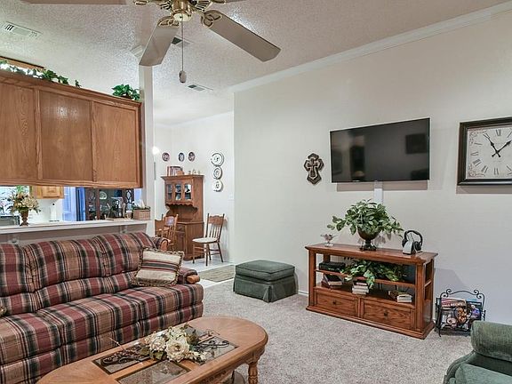 5th image of 329 NE Alsbury Blvd