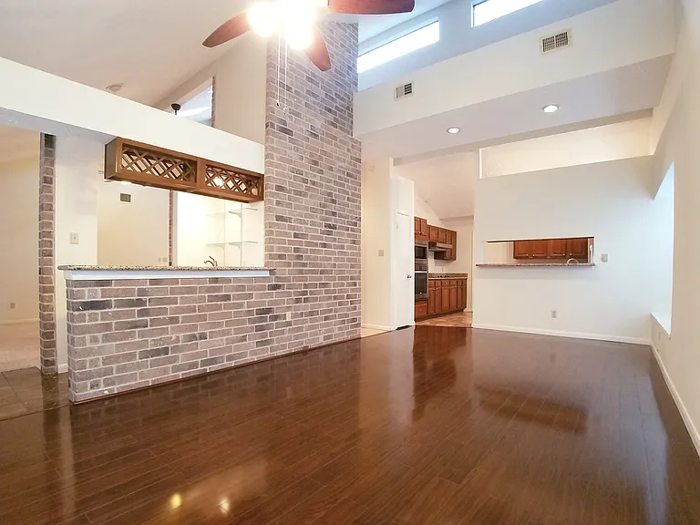 2111 Echo Rdg — Photo 13