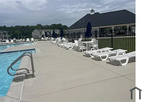 3 bed, 1558 sqft, $2,200 — Photo 3