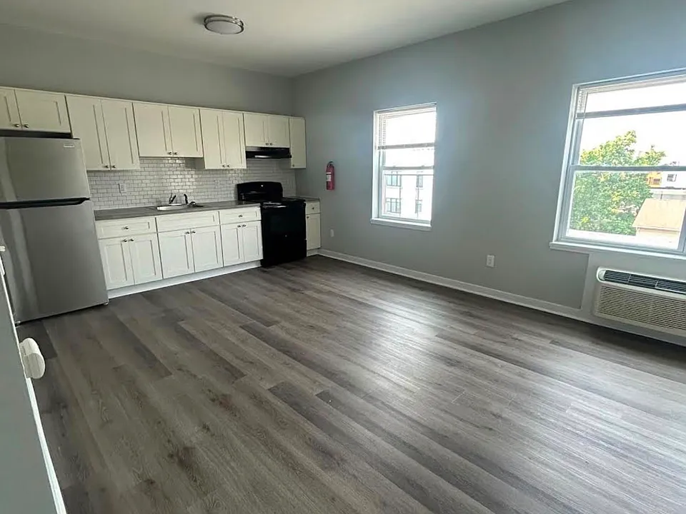146 Hamilton Ave #203