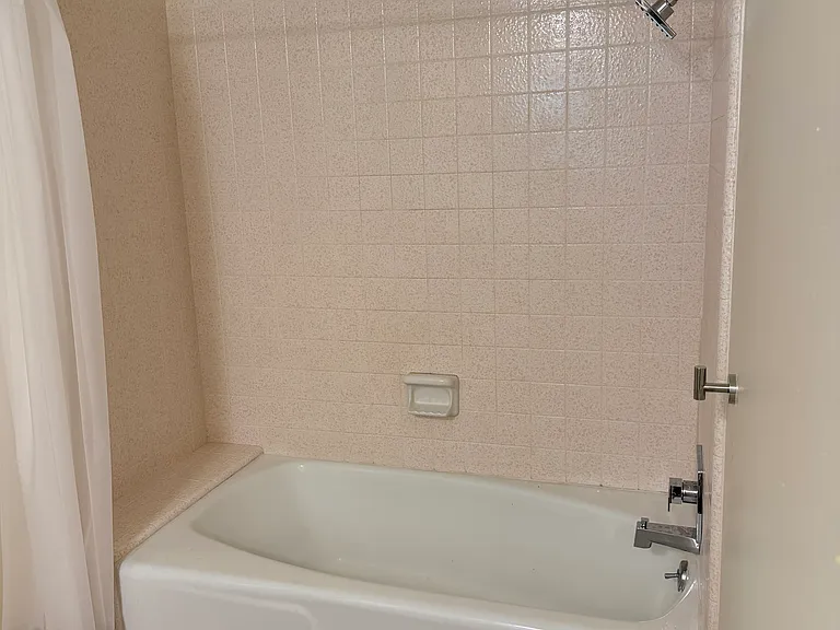 109 E Highway St — Photo 11