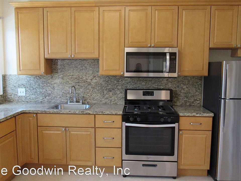 1st image of 2594 Lombard St