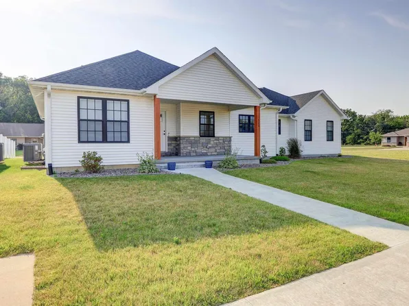 320 Crossroads Ave, Camanche, IA 52730