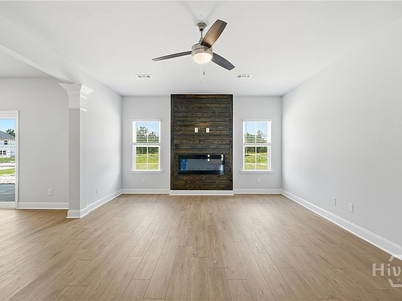 3rd image of 122 Little Ben Court