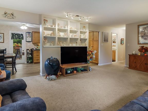 5th image of 3008 Pineview Dr