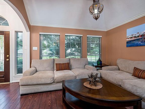 4th image of 15851 Jamie Lee Dr