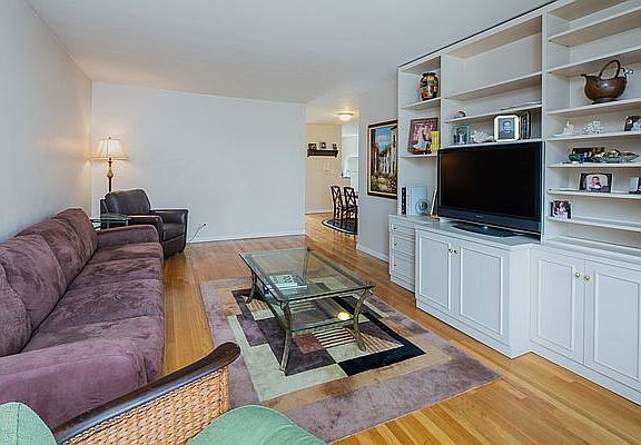 4th image of 301 E 87th St #Res-18a