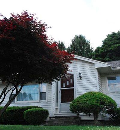 2nd image of 1069 Admiral Pl