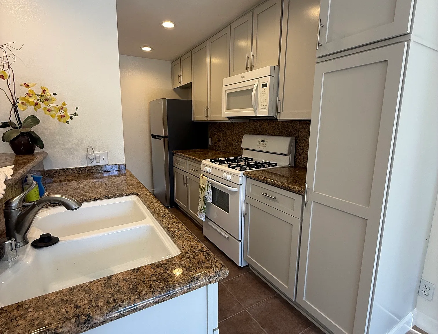 2 bed, 2.5 bath, 1200 sqft, $3,250 — Photo 2